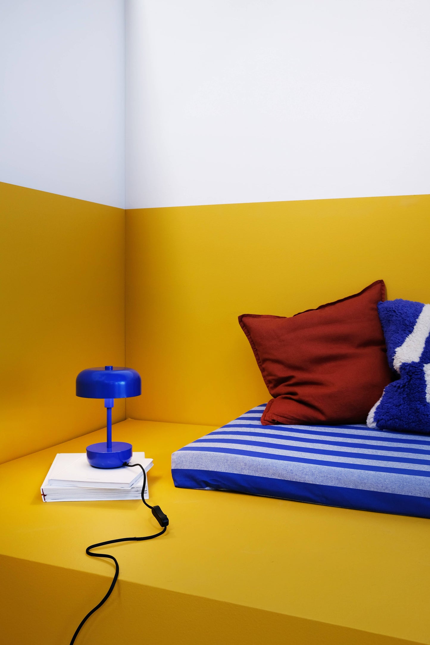 Byhusted Haipot blå bordlampe